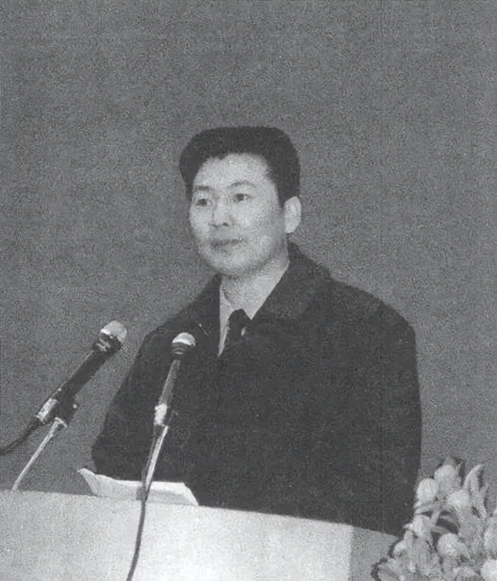 美邦服饰董事长周成建,美邦服饰周成建和周建平什么关系