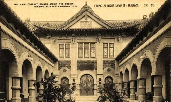 女子身穿日本侵华军装照片,女子穿侵华日军服装摆拍新闻视频