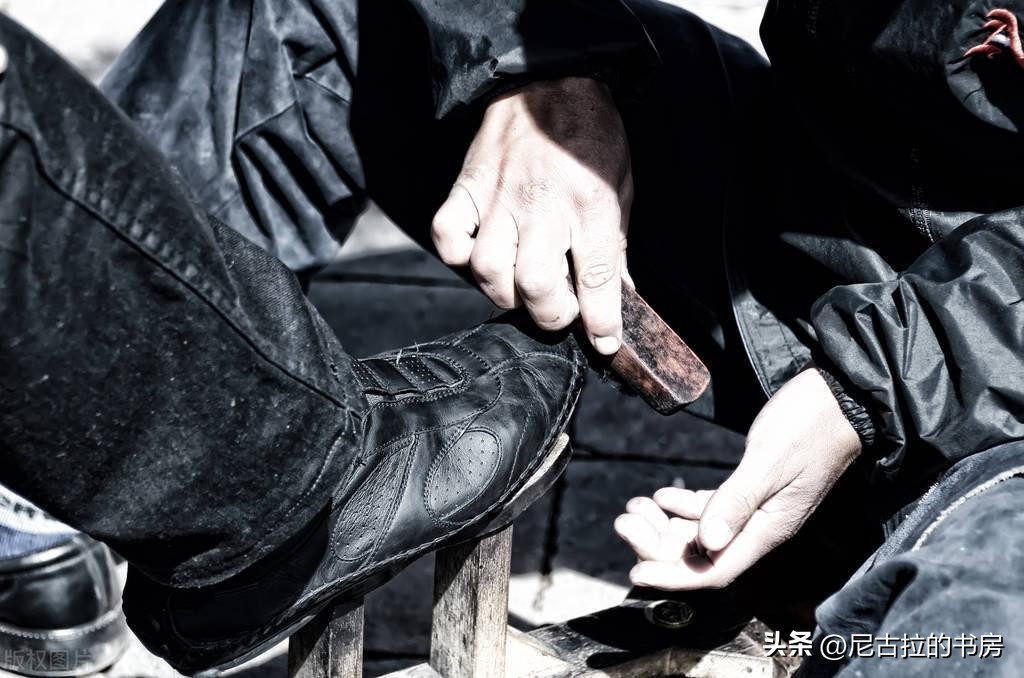 沈阳一小伙在公厕结婚生子，一住就是五年，如今孩子无法上学