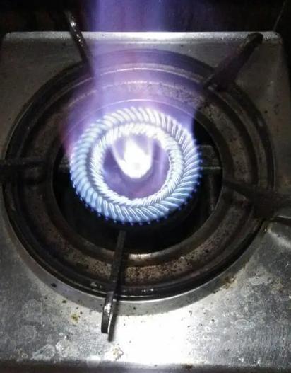 煤气灶有个小机关只需动一动,燃气灶上的小机关在哪里