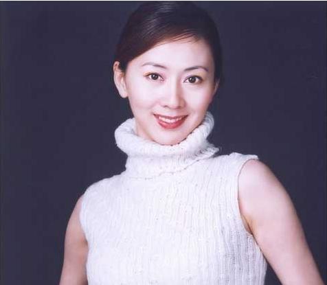 事实证明，为了钱选择当“裸模”的汤加丽，已经走上了另一条大道