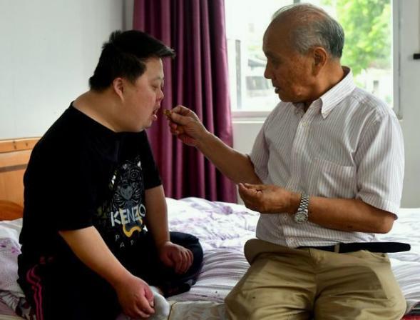 指挥家舟舟癌症,41岁指挥家舟舟纪录片