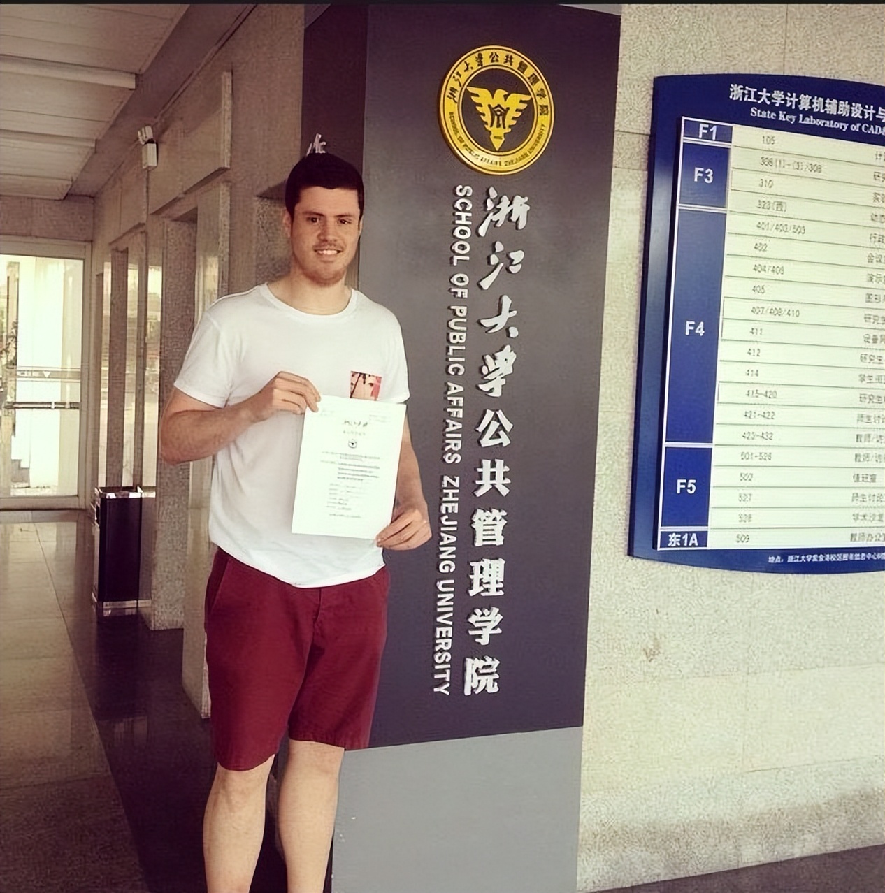 英国小伙到中国和女朋友家,英国小伙来中国8年了