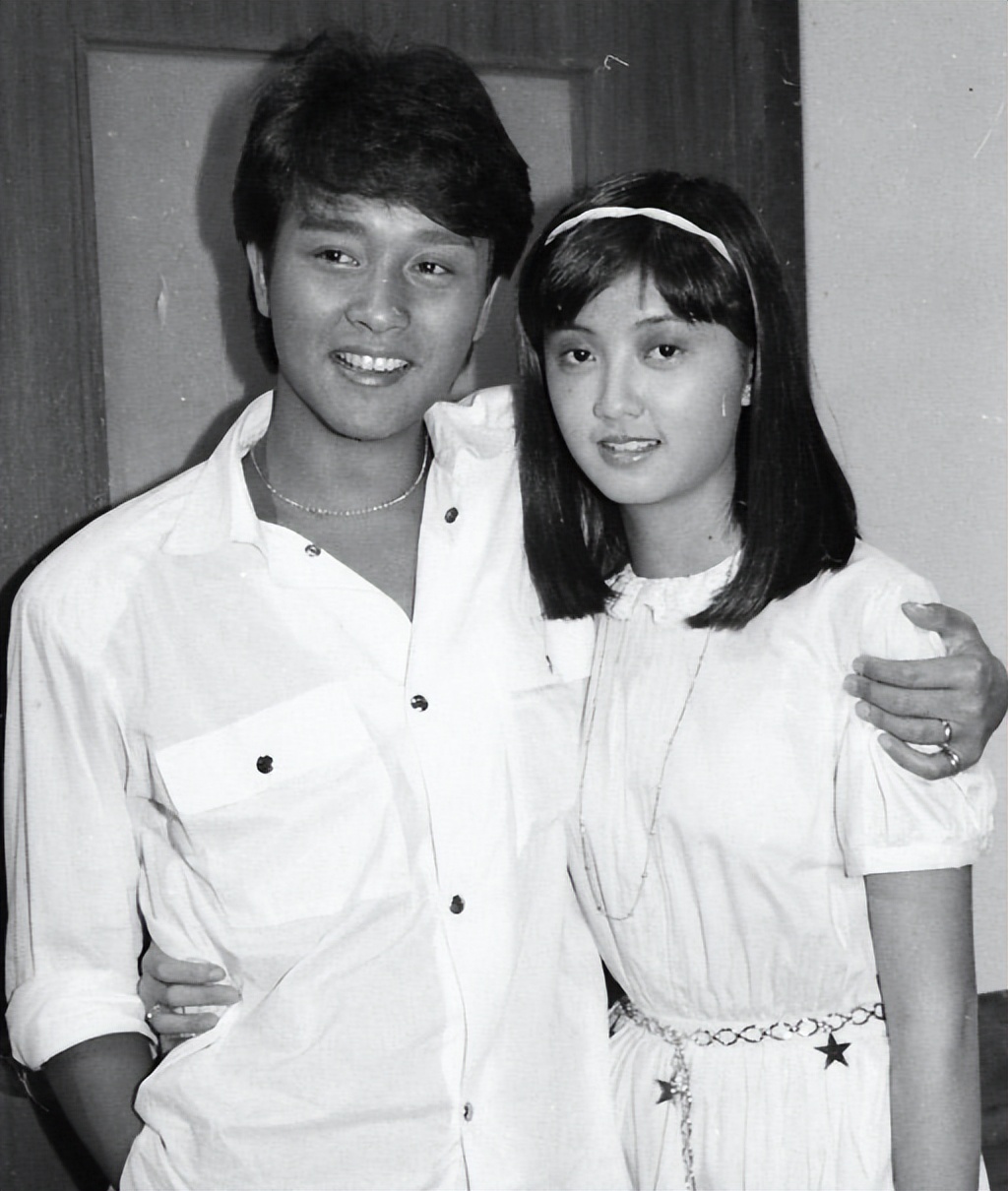 20年后再看张国荣：为何他会对一个男人情有独钟？原因尽显可怜！