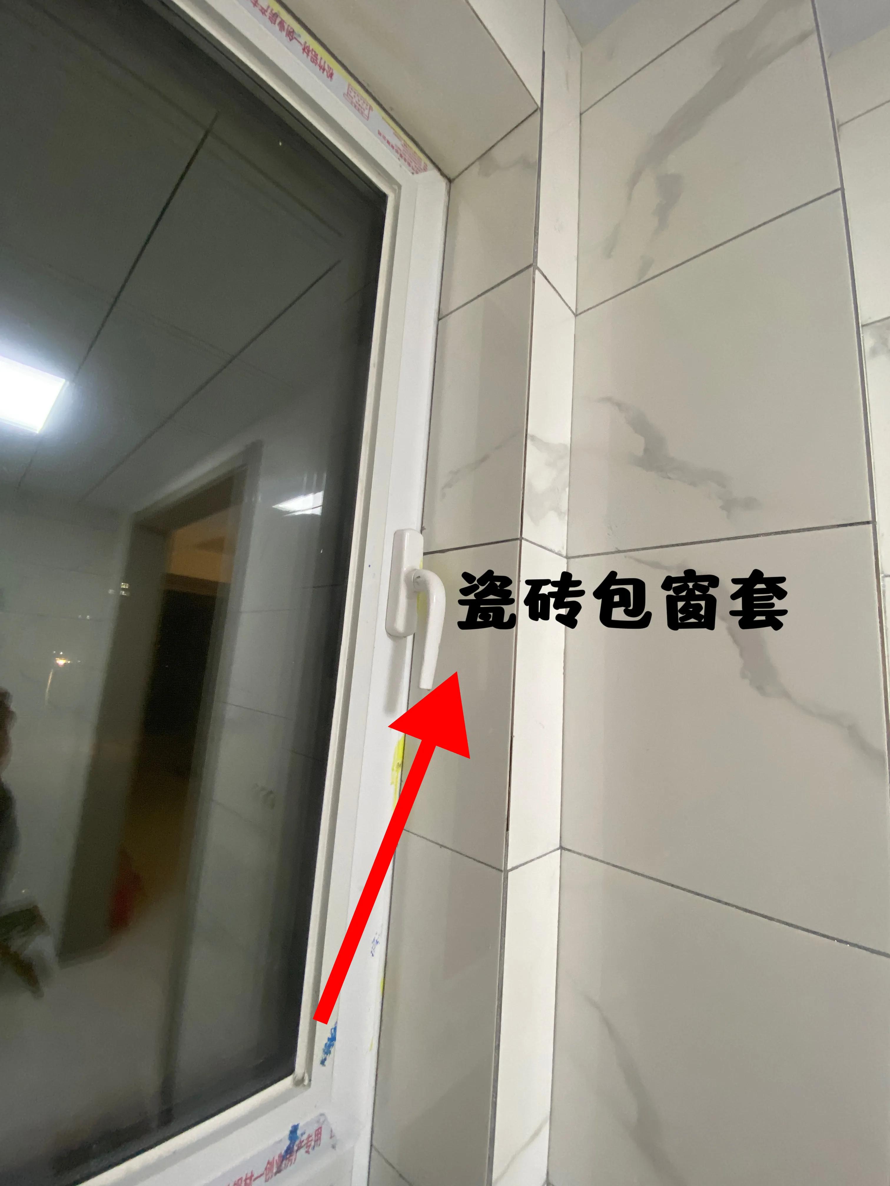 跑了10个工地现场，我终于明白了实木烤漆窗套和不锈钢窗套的区别