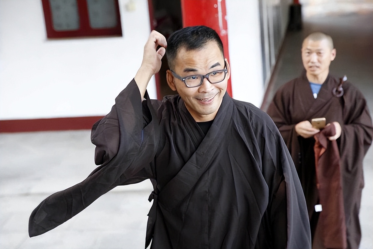 男人放弃千亿资产一心向佛,广东男子放弃百万年薪出家