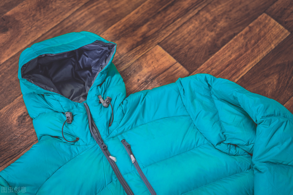 羽绒服脏了怎么局部洗不留印,清洗羽绒服的最佳办法不用水洗