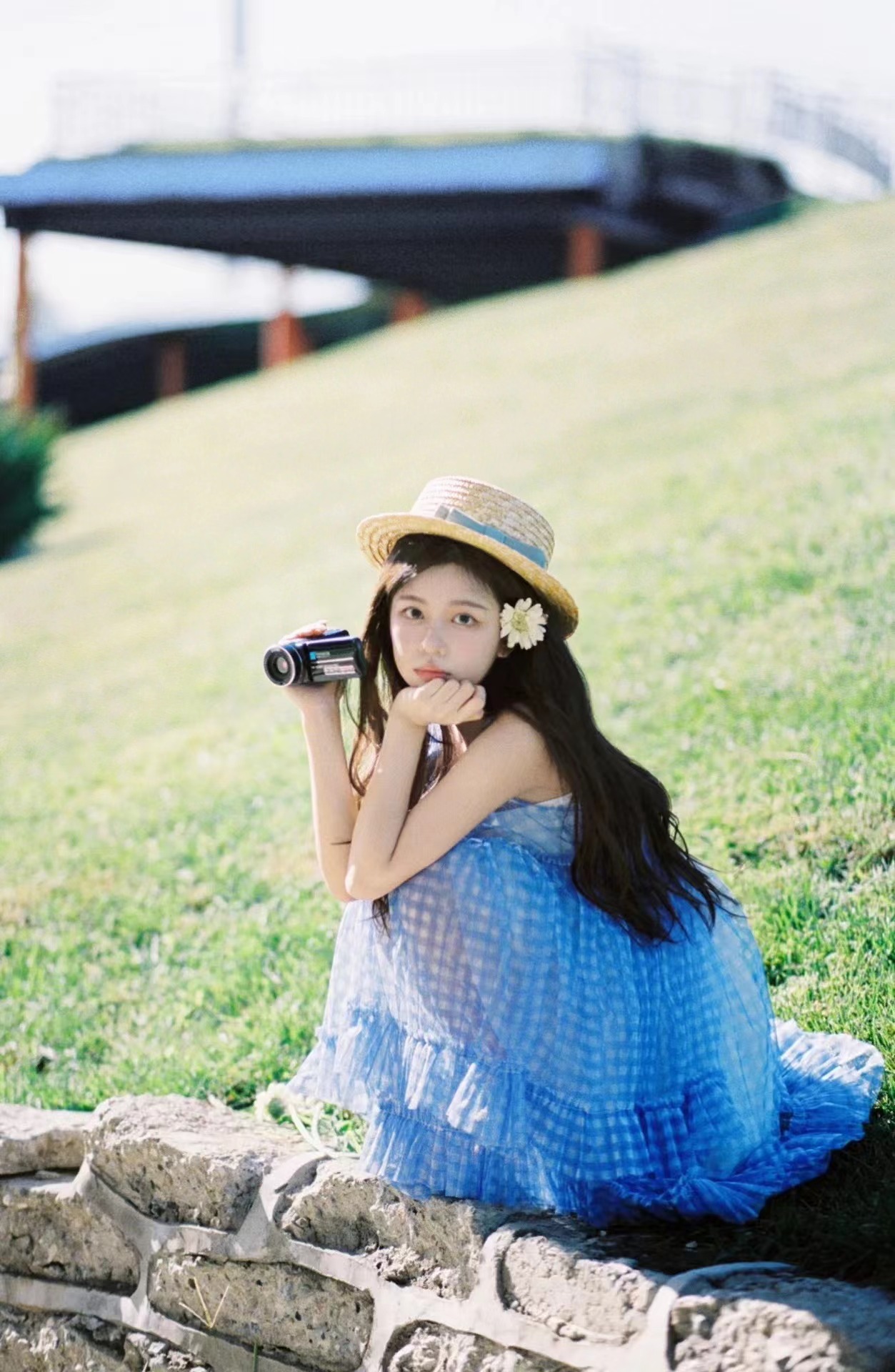 手机拍照技巧轻松拍出最美生活照,用手机拍照可以拍出人像的样子