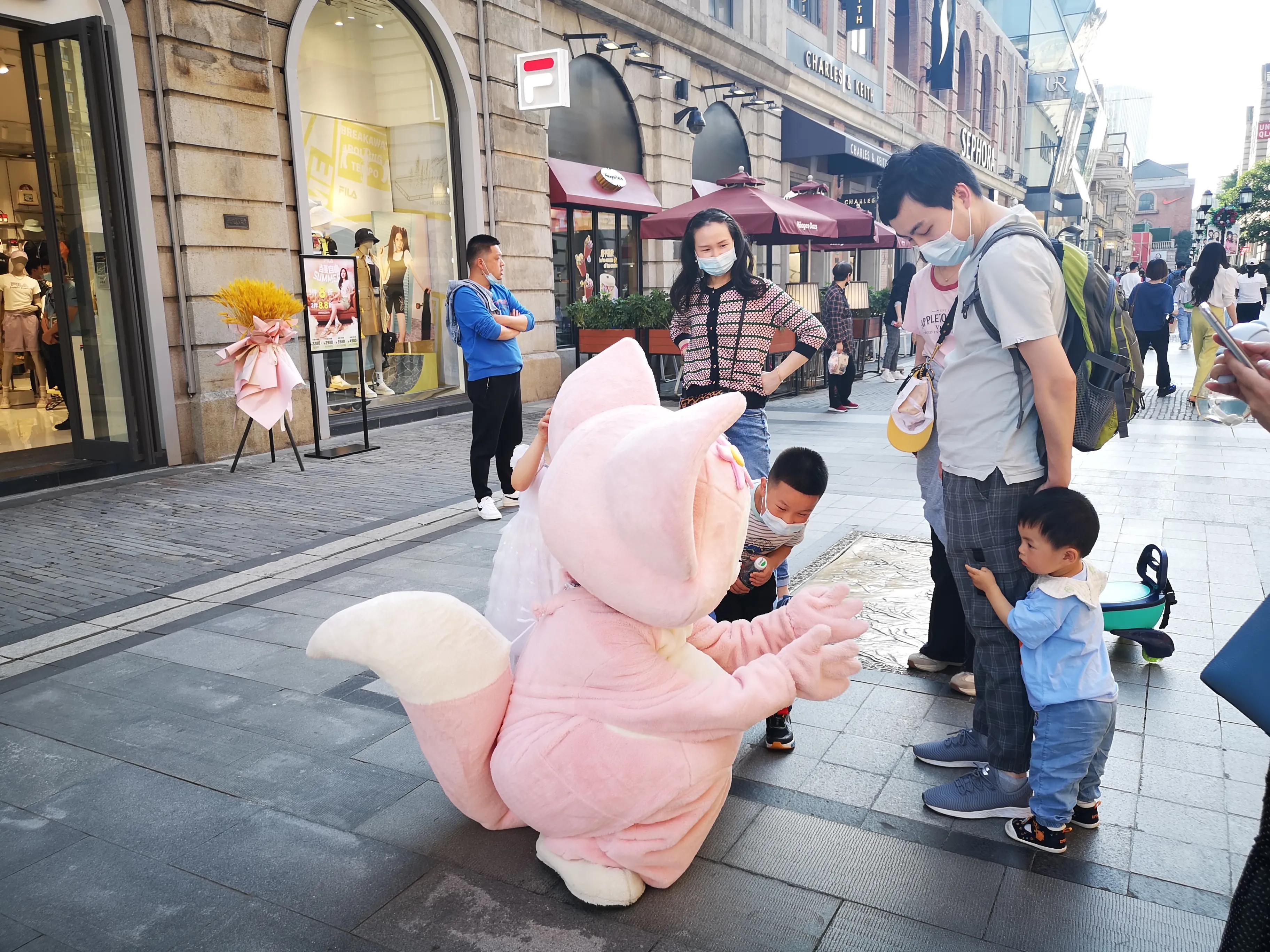 武汉恢复日常活力街头生活,武汉人回归正常生活更有信心