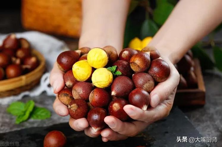 用一个瓶盖就能剥开板栗的壳,瓶盖剥板栗的快速方法