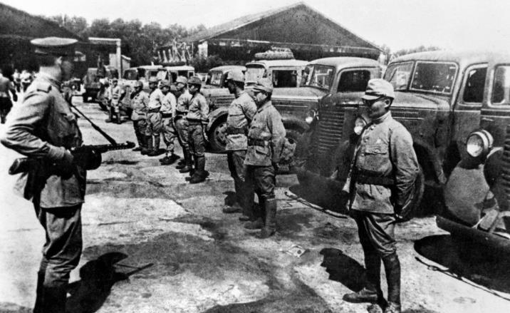 1950年大汉奸回国，才知亲生儿子是红色特工，感叹：你骗得我好苦