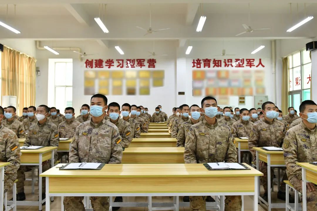 火箭军某部开展“交叉授课”,到底是什么样的精品微课让官兵越听越有趣、越听越想听?