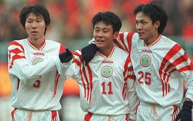 足坛历史最佳阵容11人排名,中国现役足坛最强11人阵容