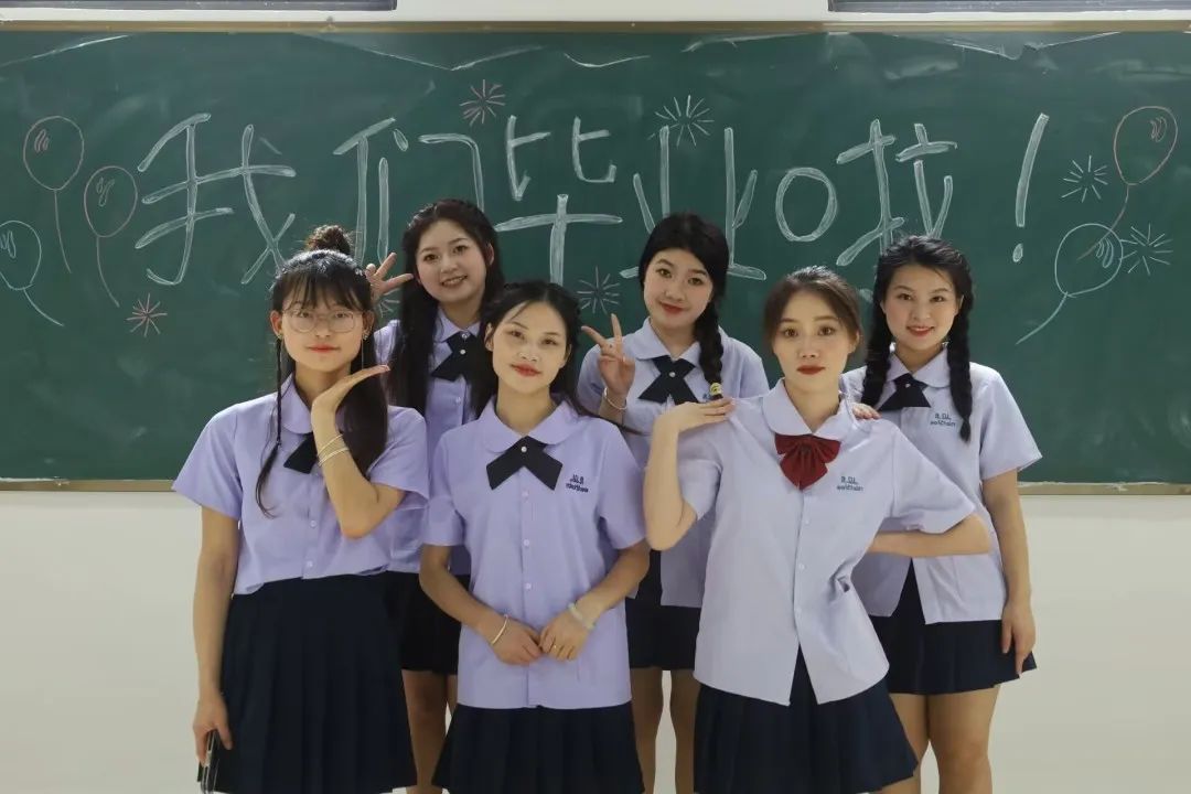 先来一波毕业照,第一张毕业照和最后一张毕业照