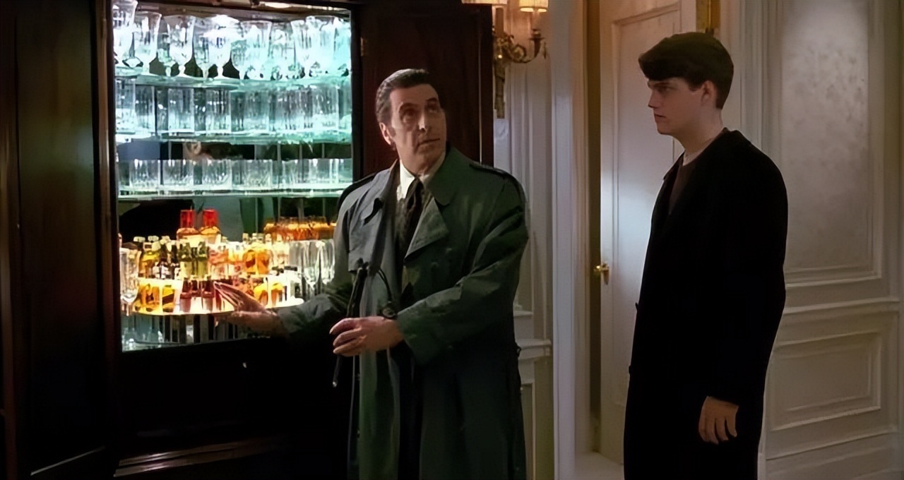 《女人香》:一名学生和一位退休军官间,之间发生了什么故事?