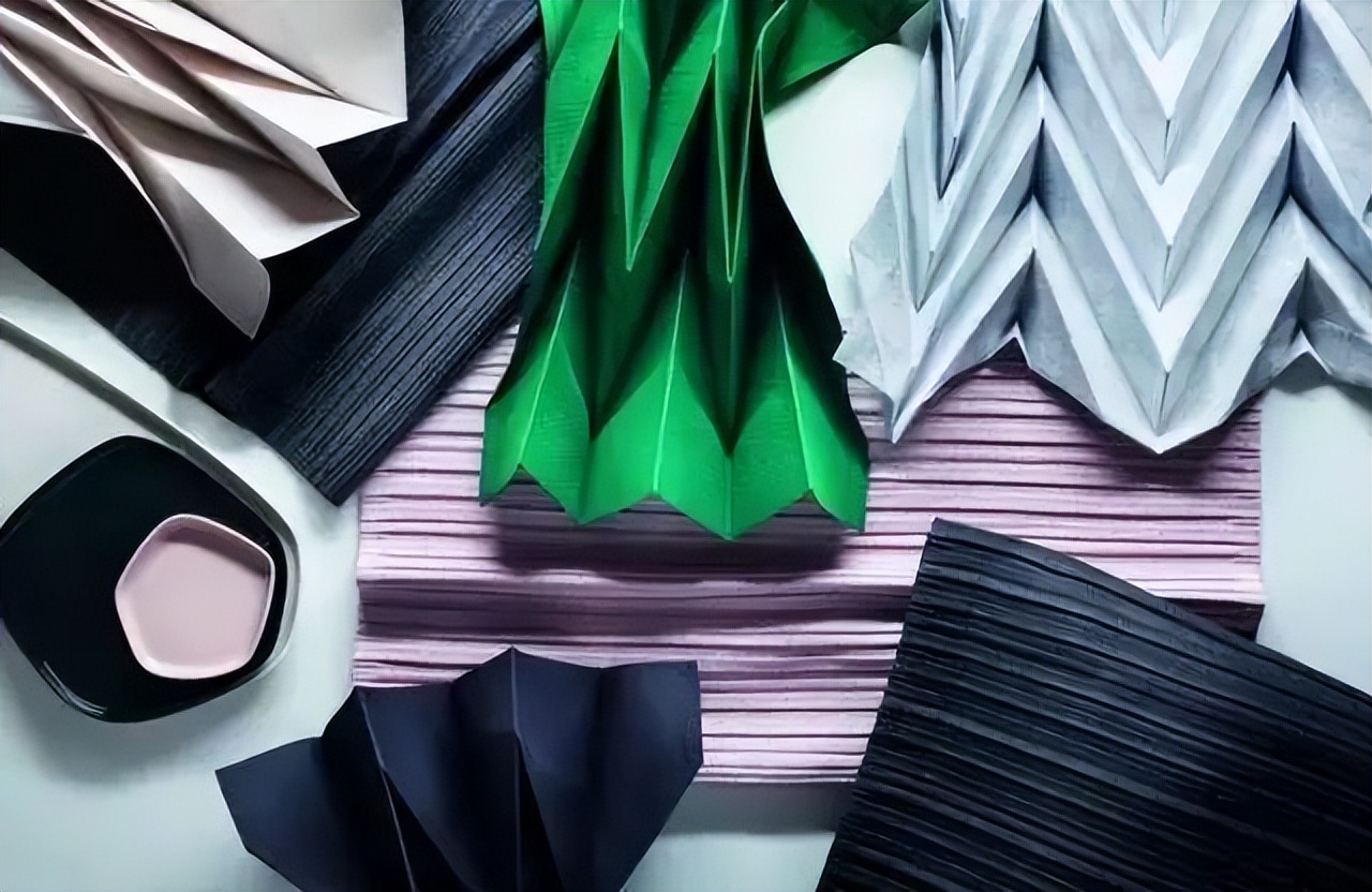 观点|一块布，永恒褶皱：给乔布斯设计黑色毛衣的三宅一生去世