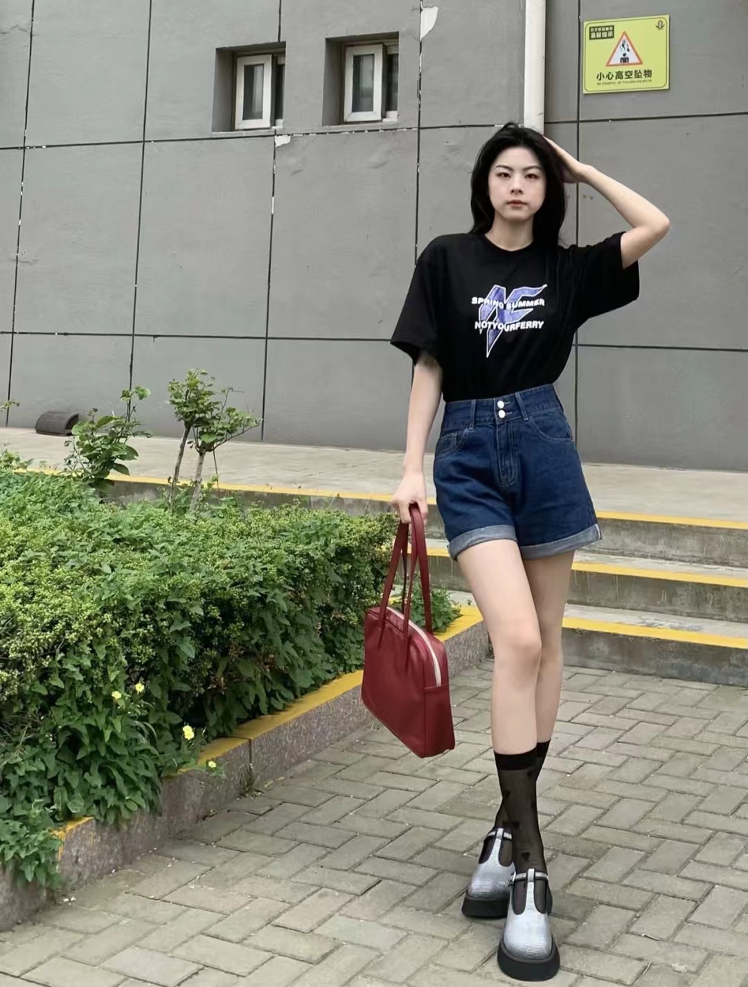 蓝色牛仔短裤女搭配,蓝色高腰牛仔铅笔裤