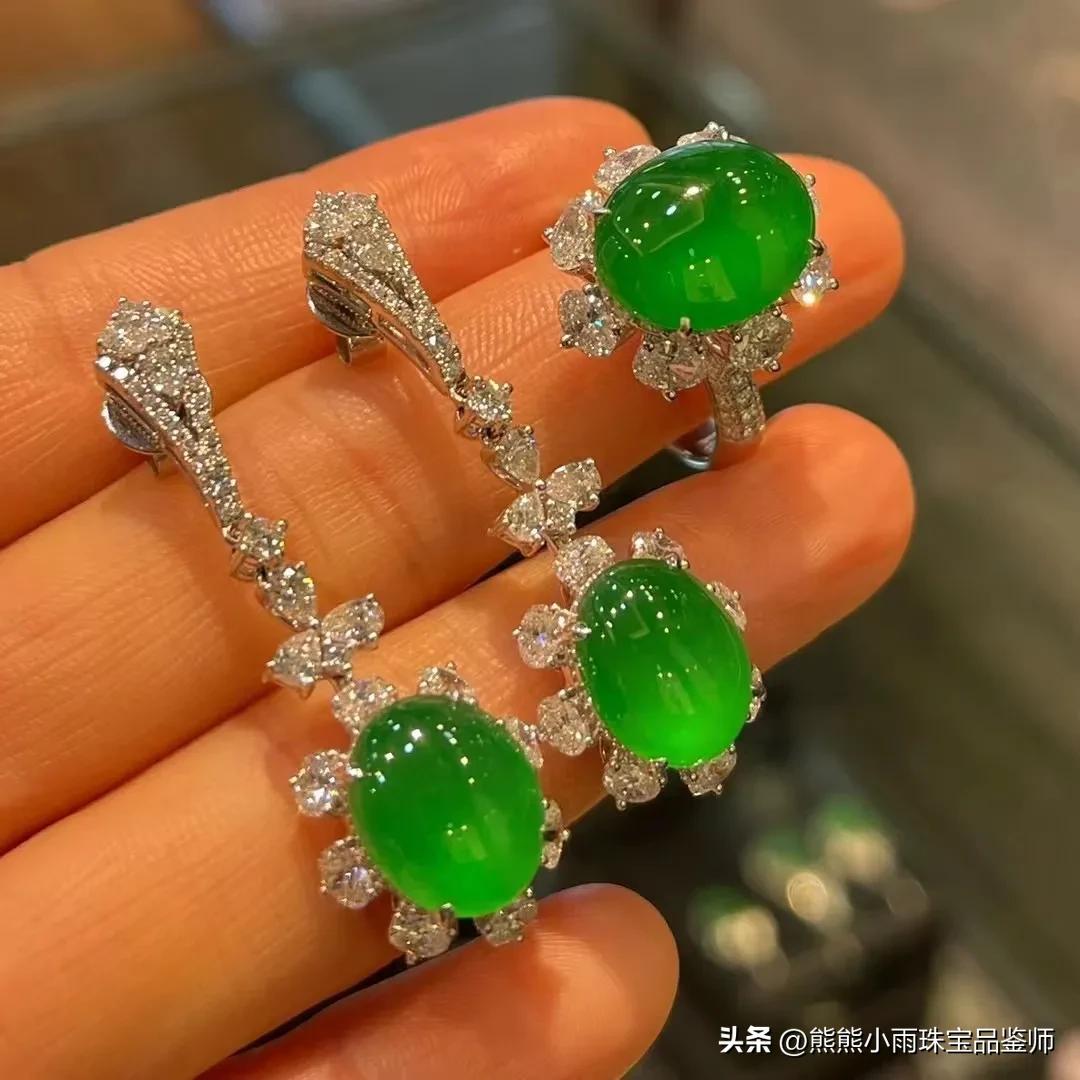 100多元的戒指是假的吗,网上卖的不掉色的戒指是真的吗