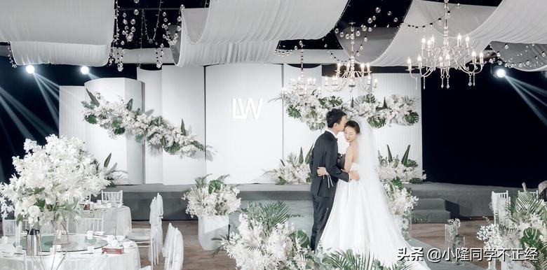 女方朋友圈宣布结婚邀请方式,朋友发结婚邀请怎么回复