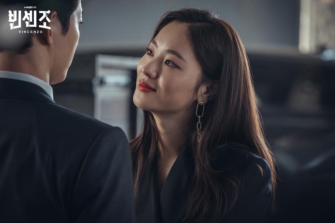 韩国最重要的电影节红毯,韩国釜山电影节颁奖梁朝伟座位