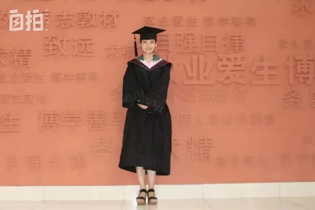 罕见病女孩独自坚持走400米回家,独自走路400米