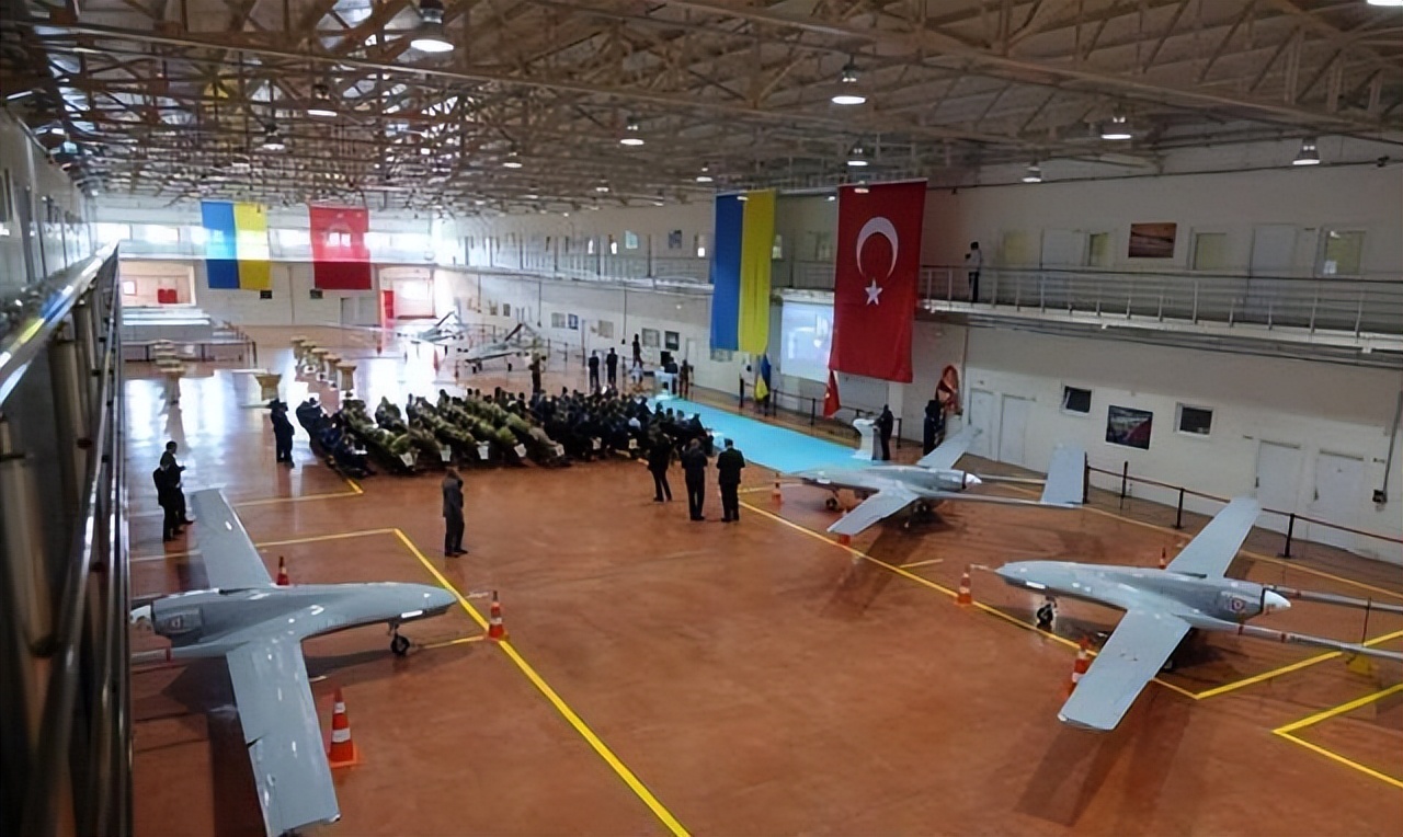 土耳其第一架援乌的无人机,土耳其s400军援乌克兰