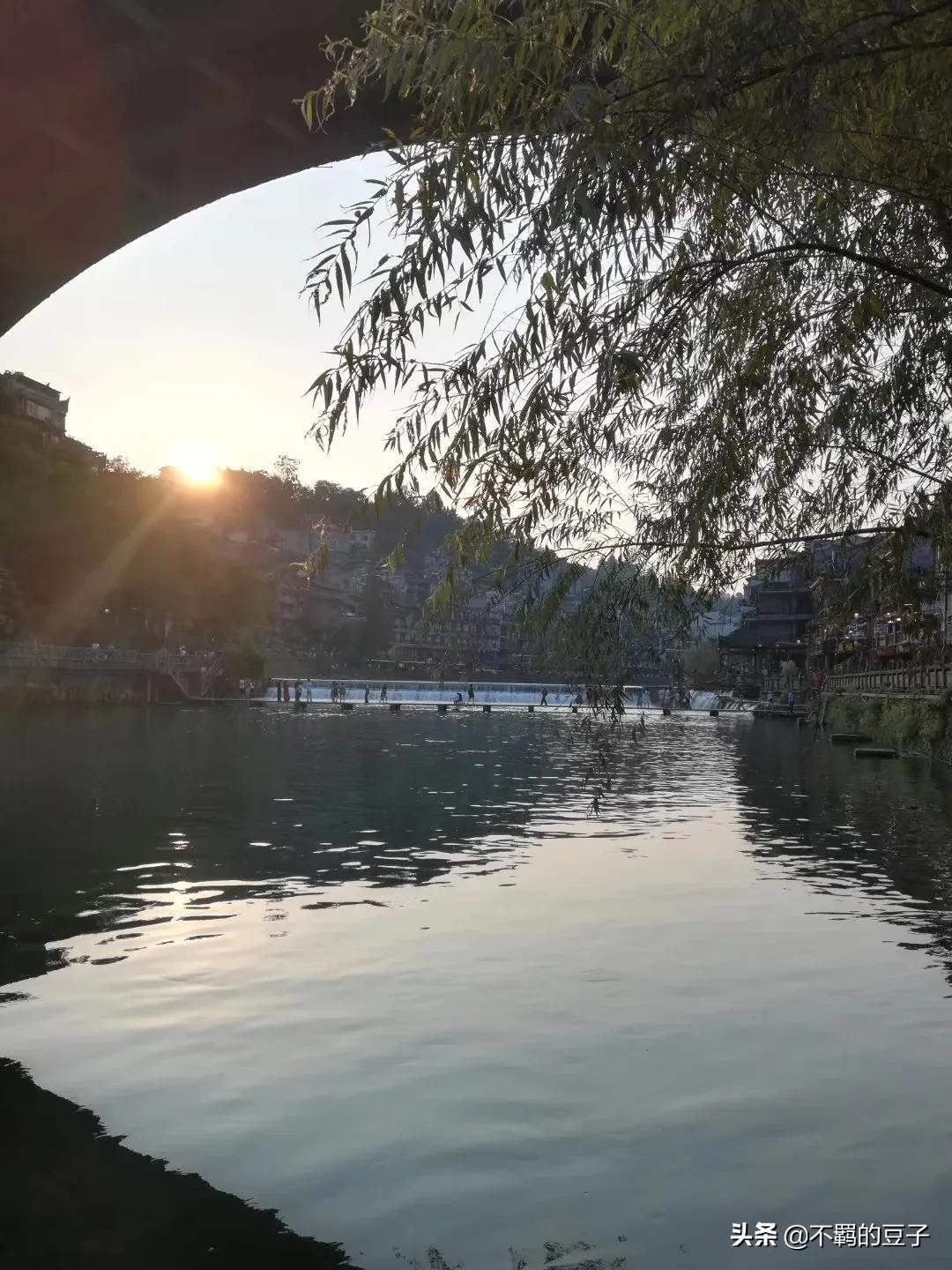 凤凰古城离黔东南多远,黔东南州到凤凰古城多少公里