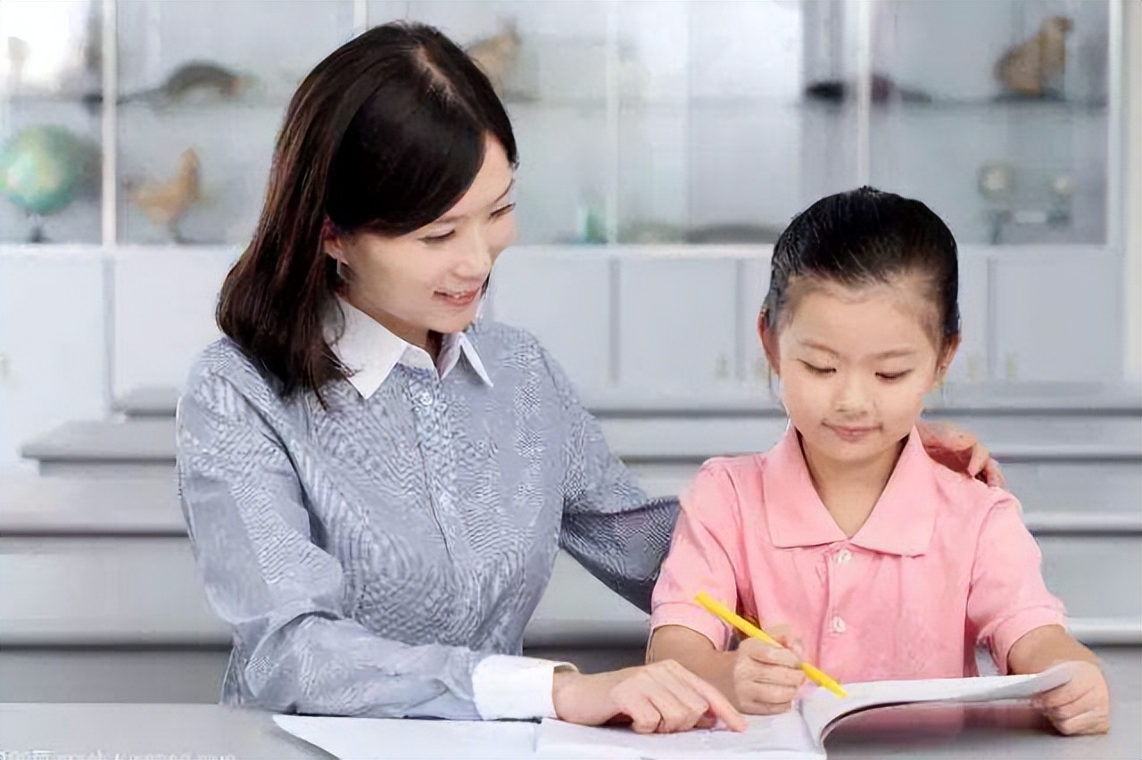 小学生看漫画书有什么坏处,小学孩子沉迷漫画应该怎么办