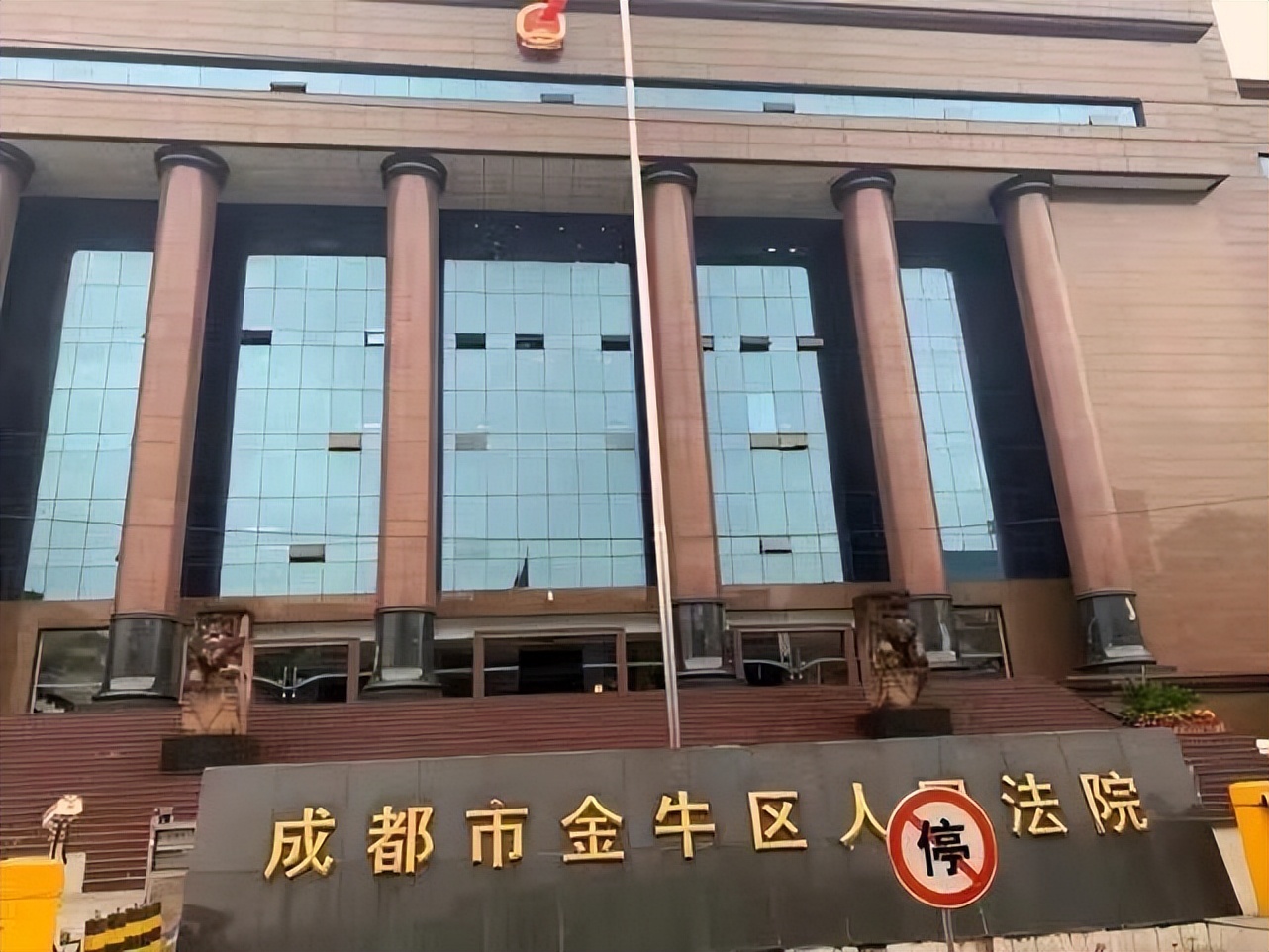 成都富豪邱先甫离婚案进度,四川成都亿万富翁邱先甫的妻子