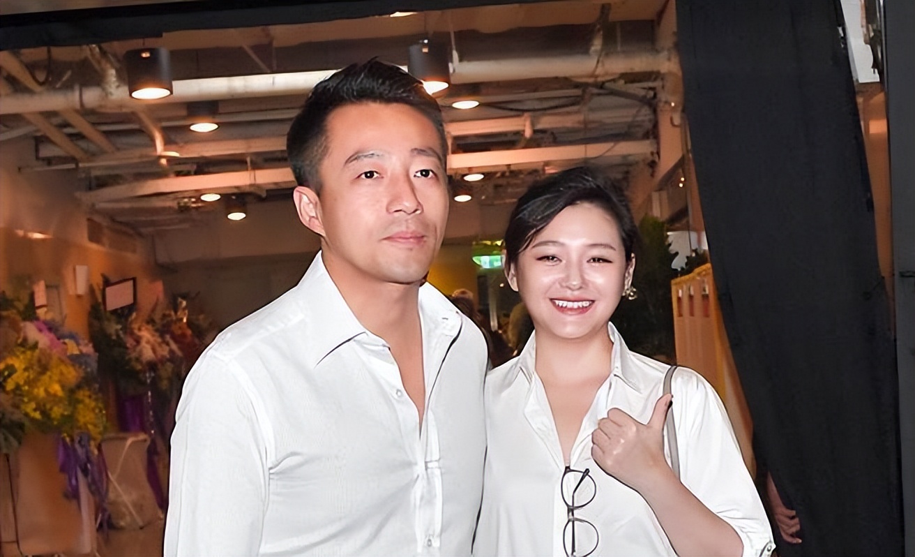 大s深夜发文示爱具俊晔,大s具俊晔街头晒恩爱