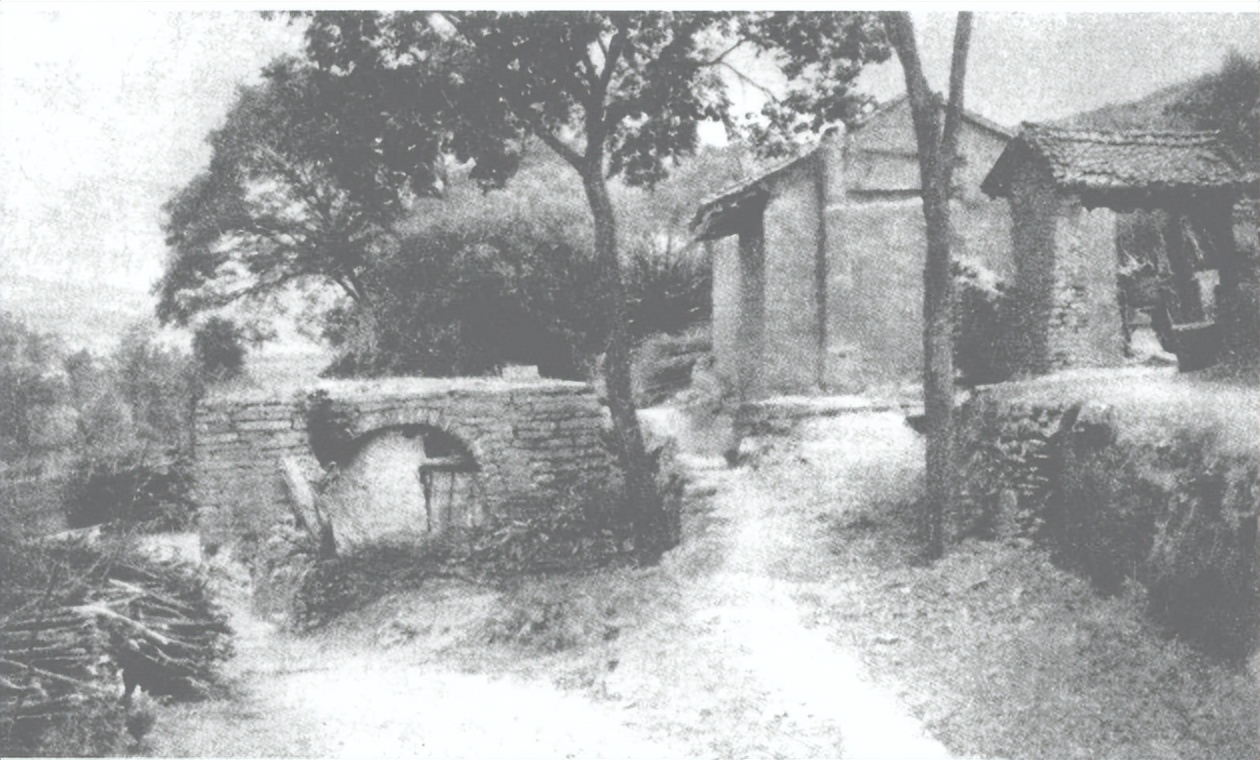 西安事变后，张学良向周恩来提出：能否派徐老虎帮我们