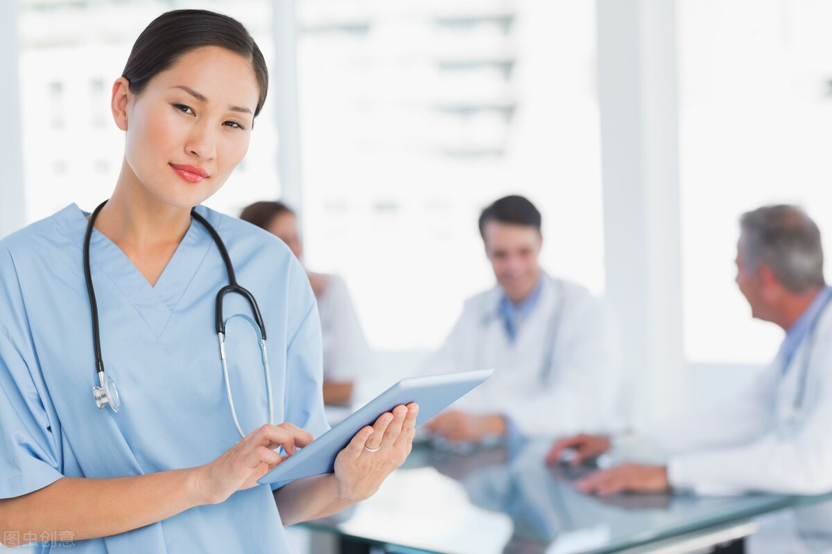 腿上得白癜风该如何治疗,白癜风一般会先出现在腿上吗