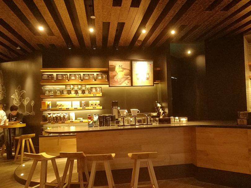 电子怀旧之旅（23）-“花漾”背板的先驱者-华为荣耀8