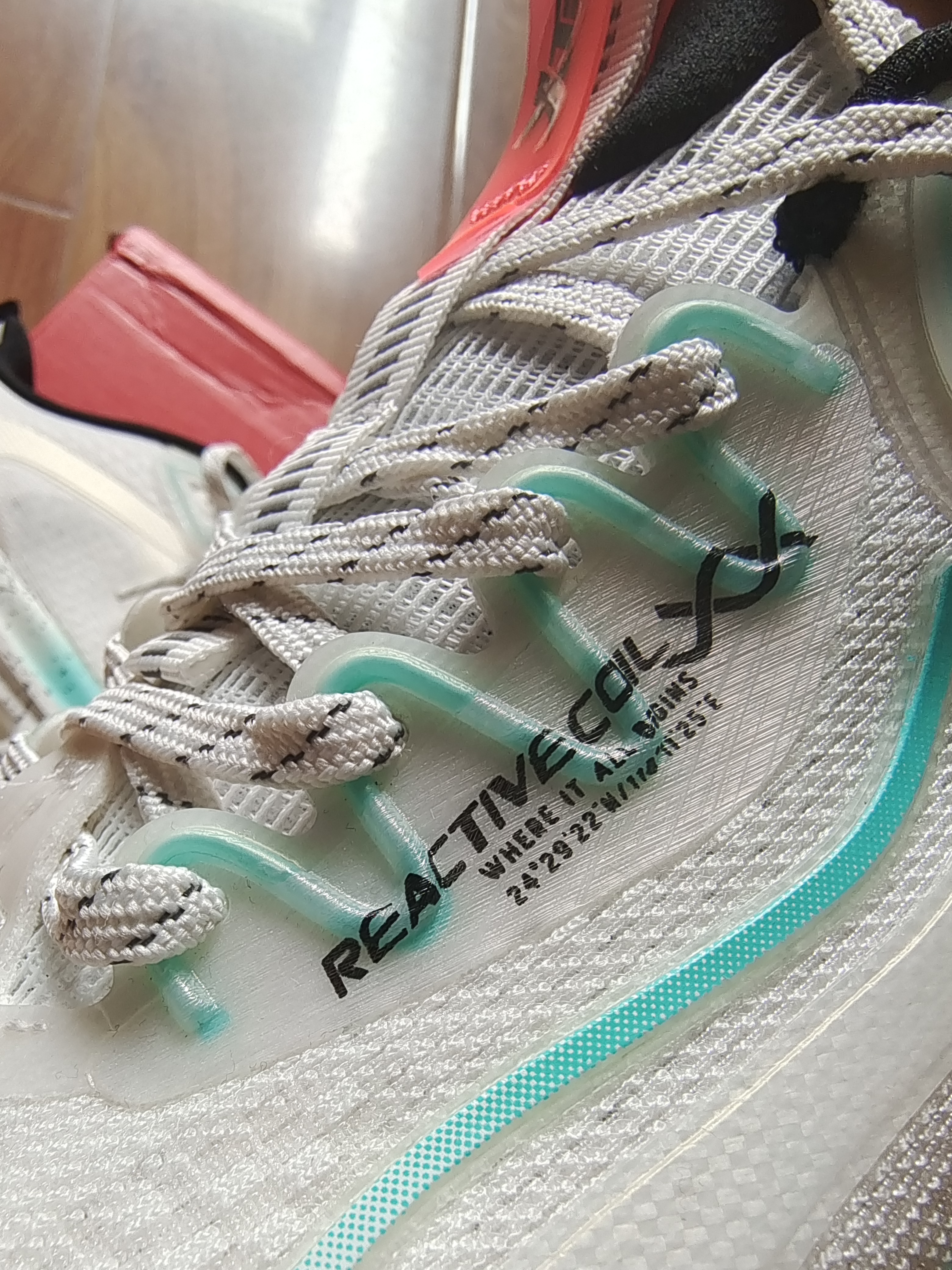 特步也崛起了！减震旋跑鞋来袭，9年结构缓震，成就夏日通勤佳品