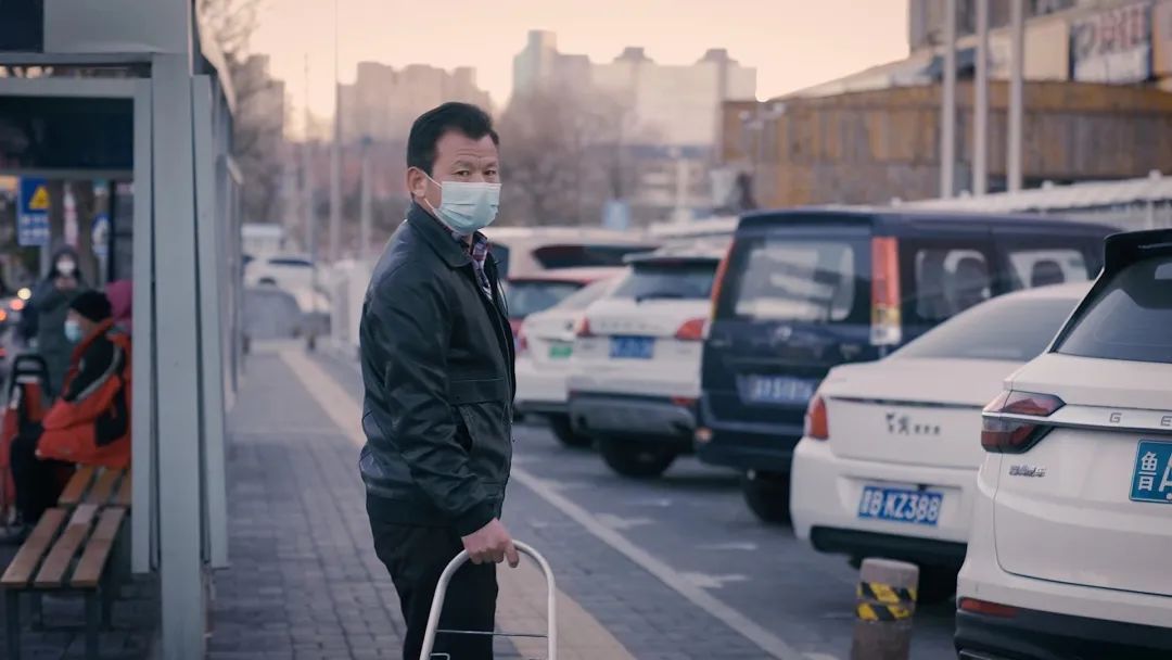 打工人涌入大城市：长租公寓爆满，简历多到看不过来