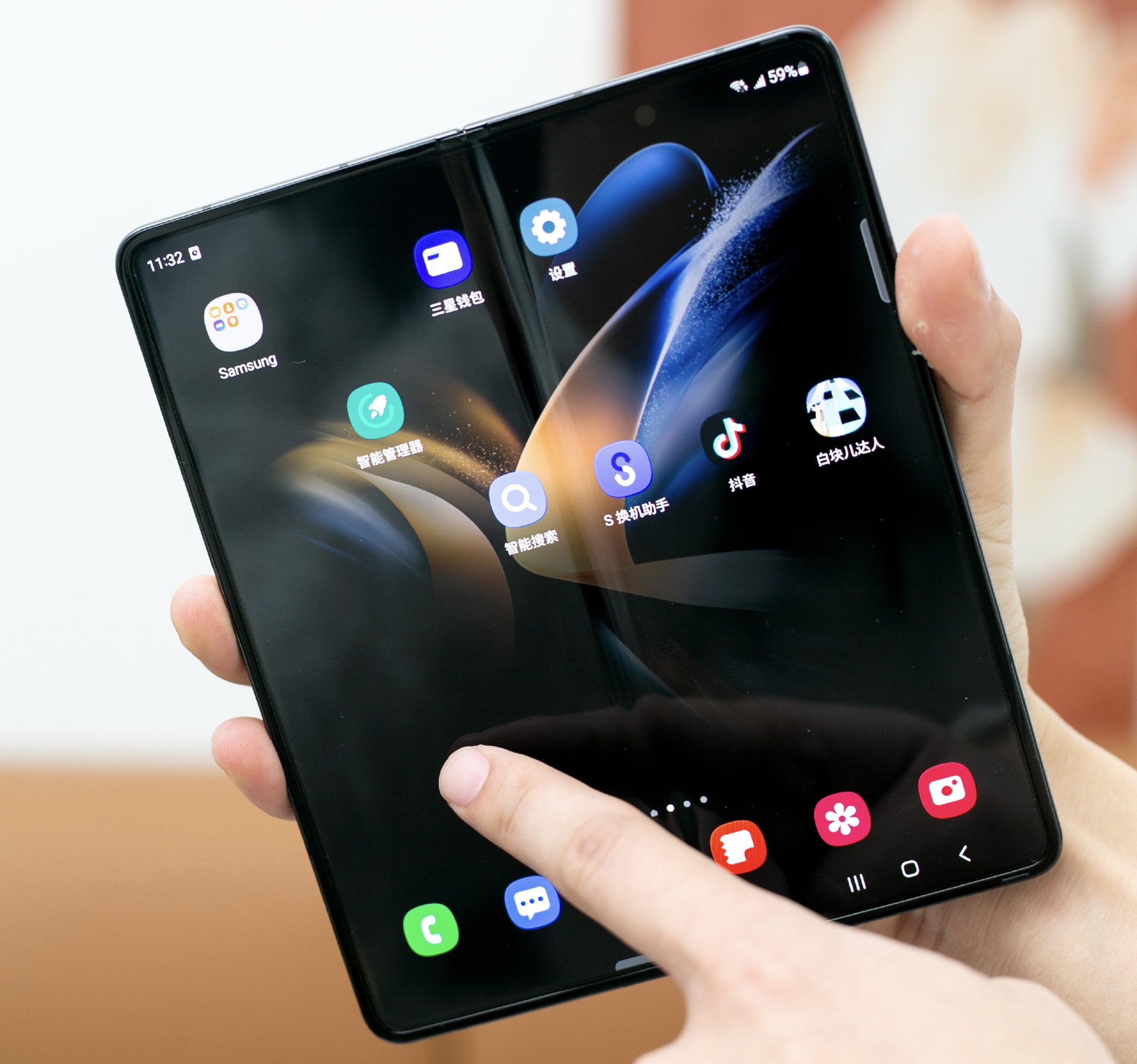 三星翻盖折叠屏手机galaxyzflip,三星galaxyzfold411英寸折叠屏