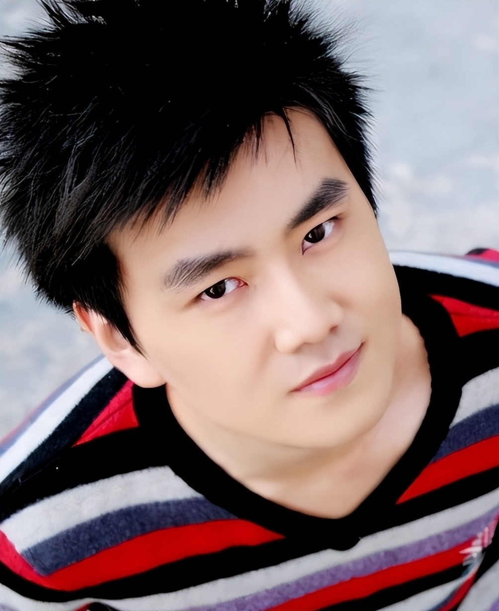 严于信是主持人吗,央视主播严于信结婚了吗