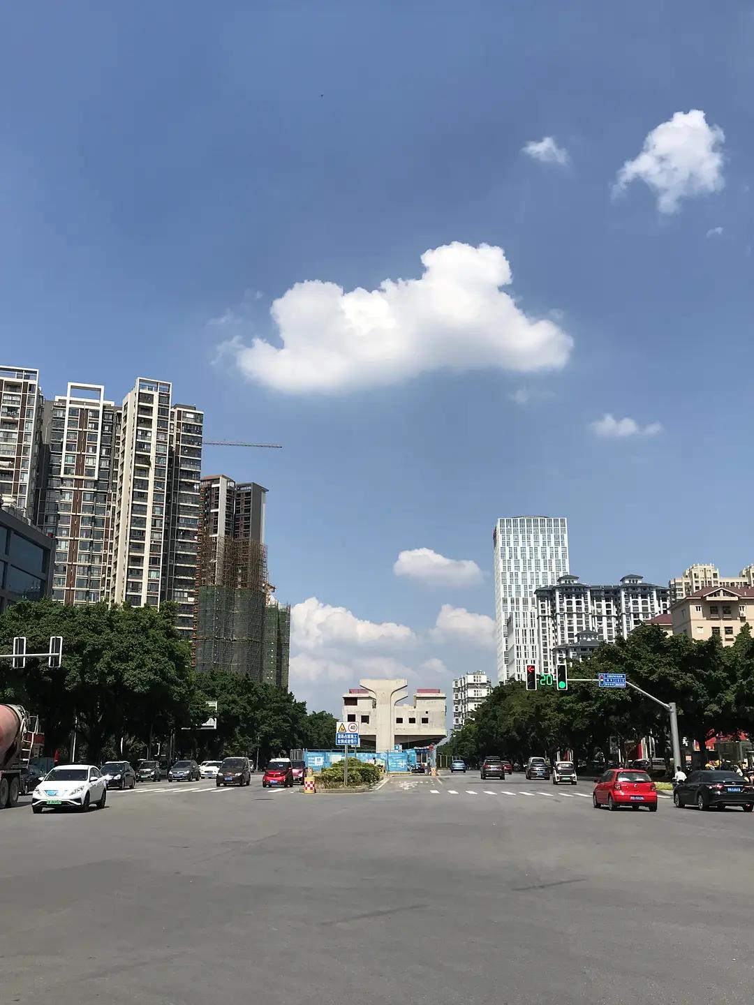 柳州10元一碗粉多菜,柳州最多配菜的螺蛳粉