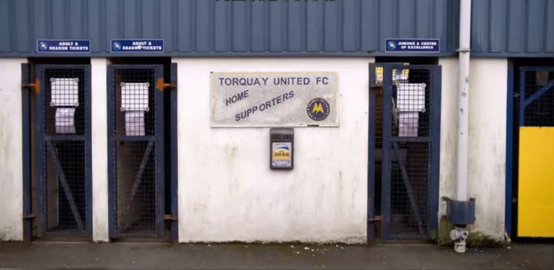 英国职业足坛一家百年俱乐部的戏谑故事，被一条狗拯救的托奎联