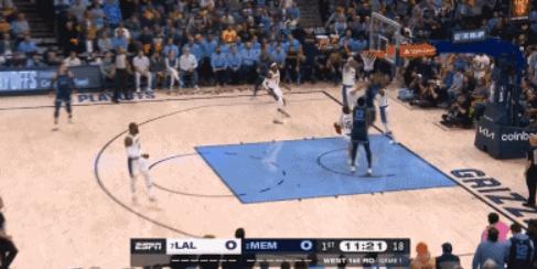 nba消息字母哥受伤,字母哥重摔致下背部挫伤退赛