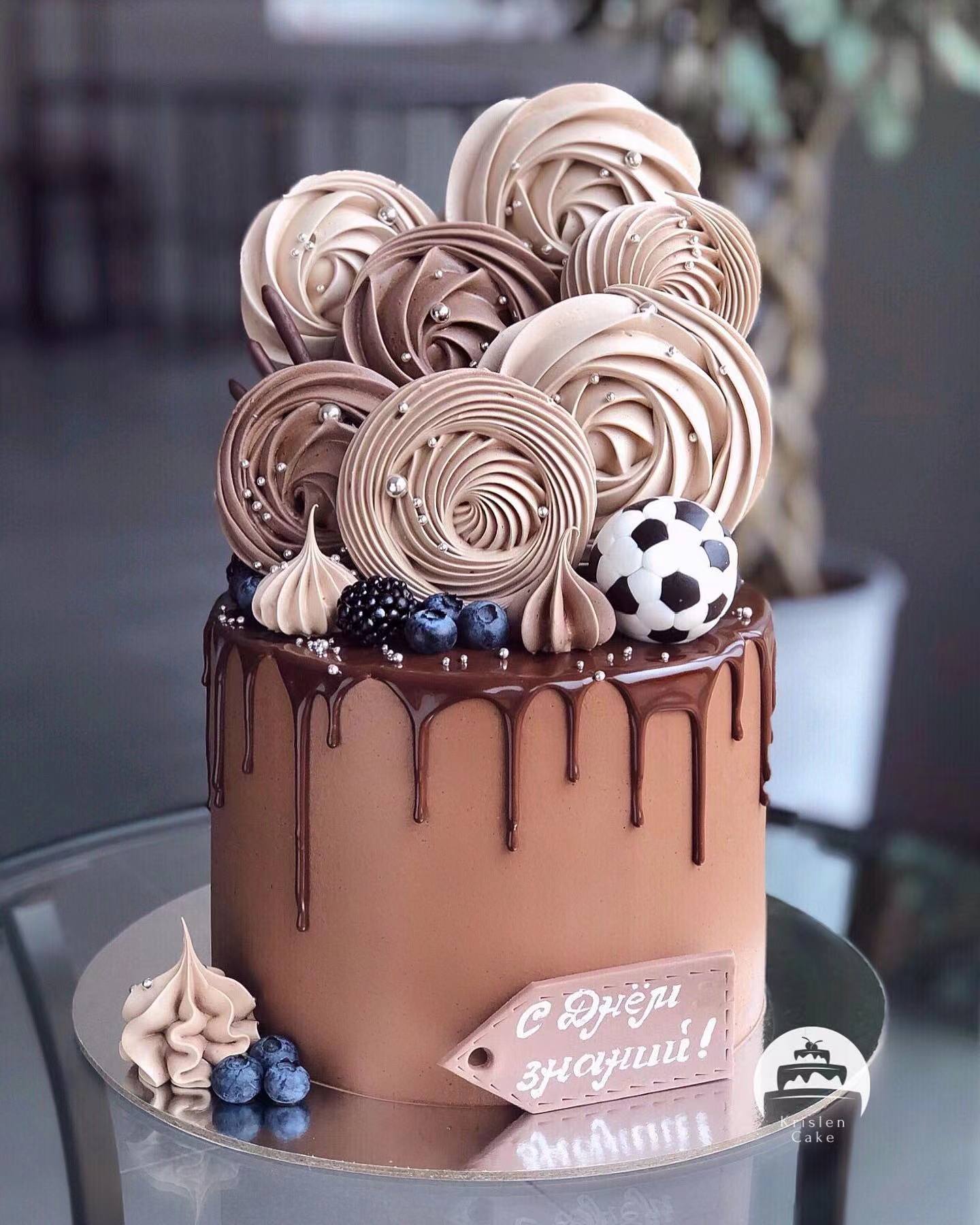 今天给大家做一款好看的蛋糕造型,美味又高颜值的蛋糕造型充满创意