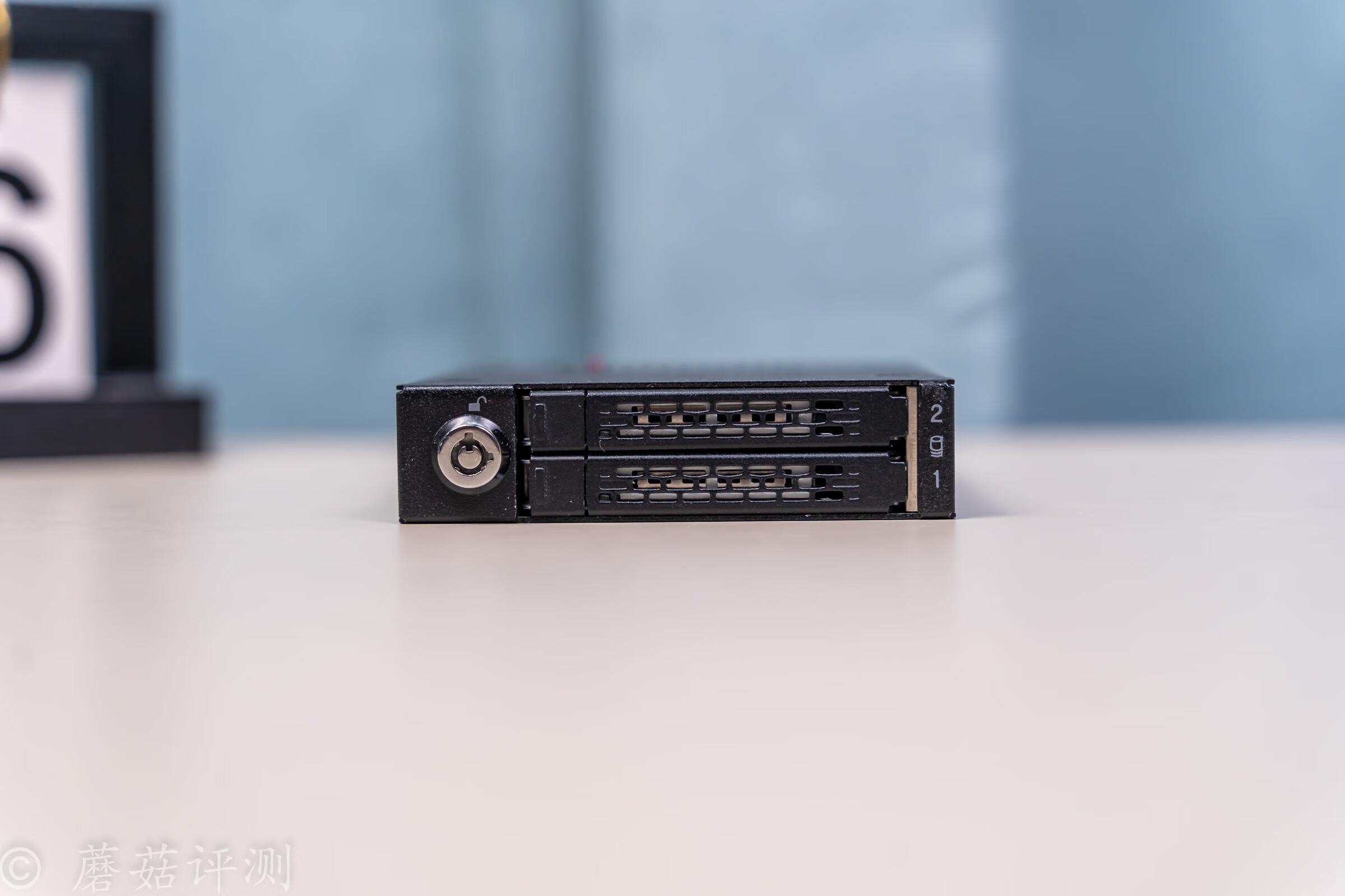 硬盘仓新玩法，拓展U2固态存储、ICYDOCK2盘位U.2固态硬盘抽取盒