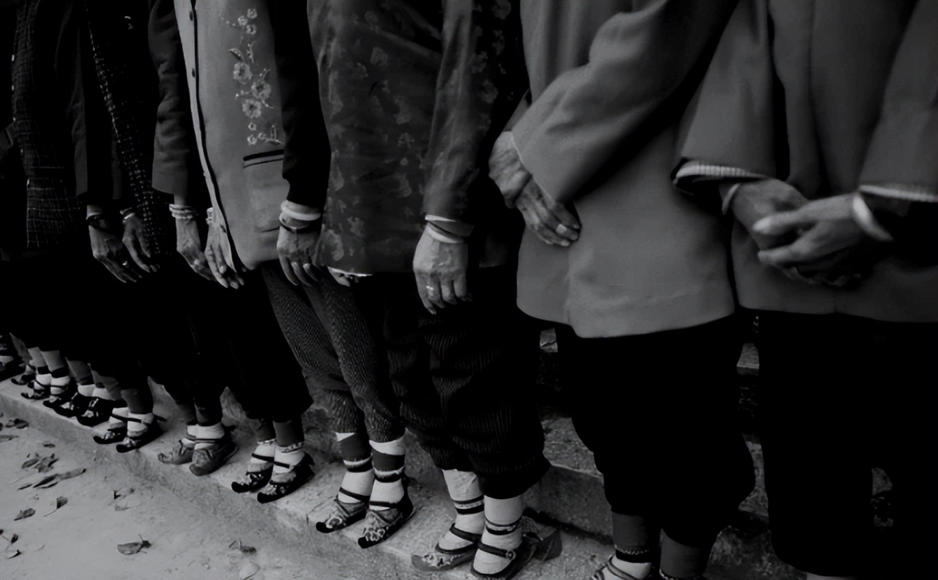 三寸金莲是李煜提倡的吗,李煜三寸金莲词