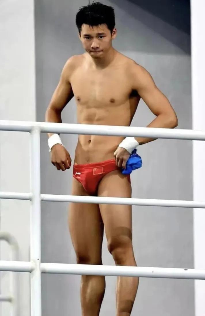 陈艾森双人默契跳水,陈艾森跳水队腹肌