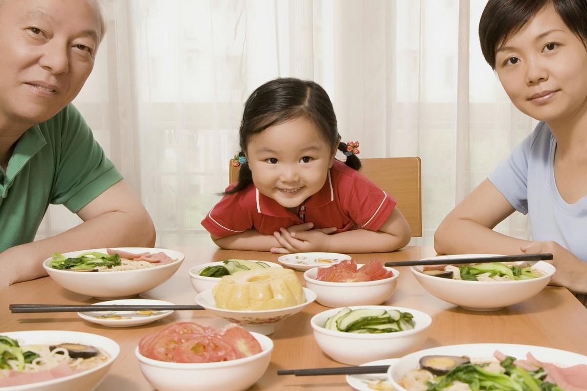 小时候“长身高”还是“长体重”,青春期后大不同,家长别不在意