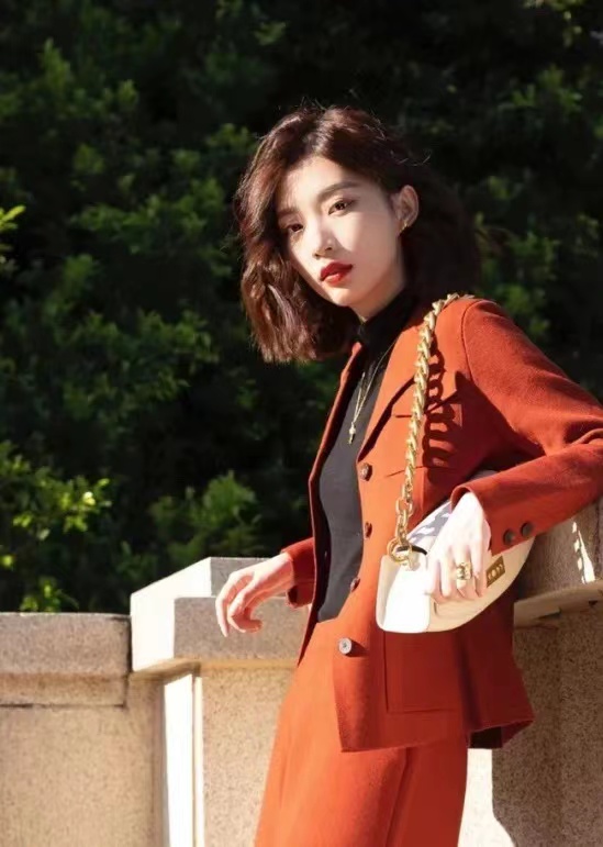 秋冬烫染发型中短发,秋冬披肩发造型短发