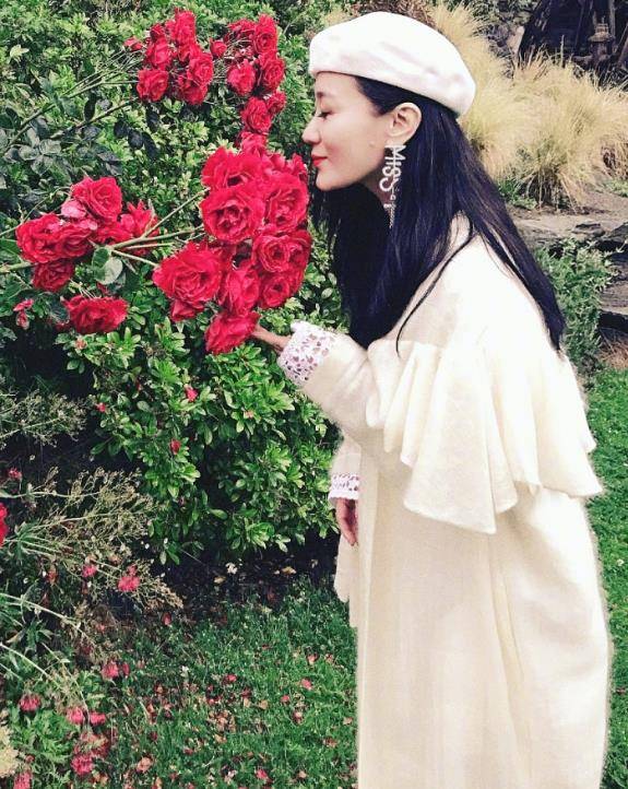 “大魔王”谭晶：当年高考她哭了3天，嫁给大9岁的院士幸福吗？