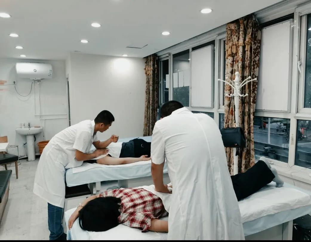 盲人阿详，在黑暗中的我，靠按摩赚了数千万家产