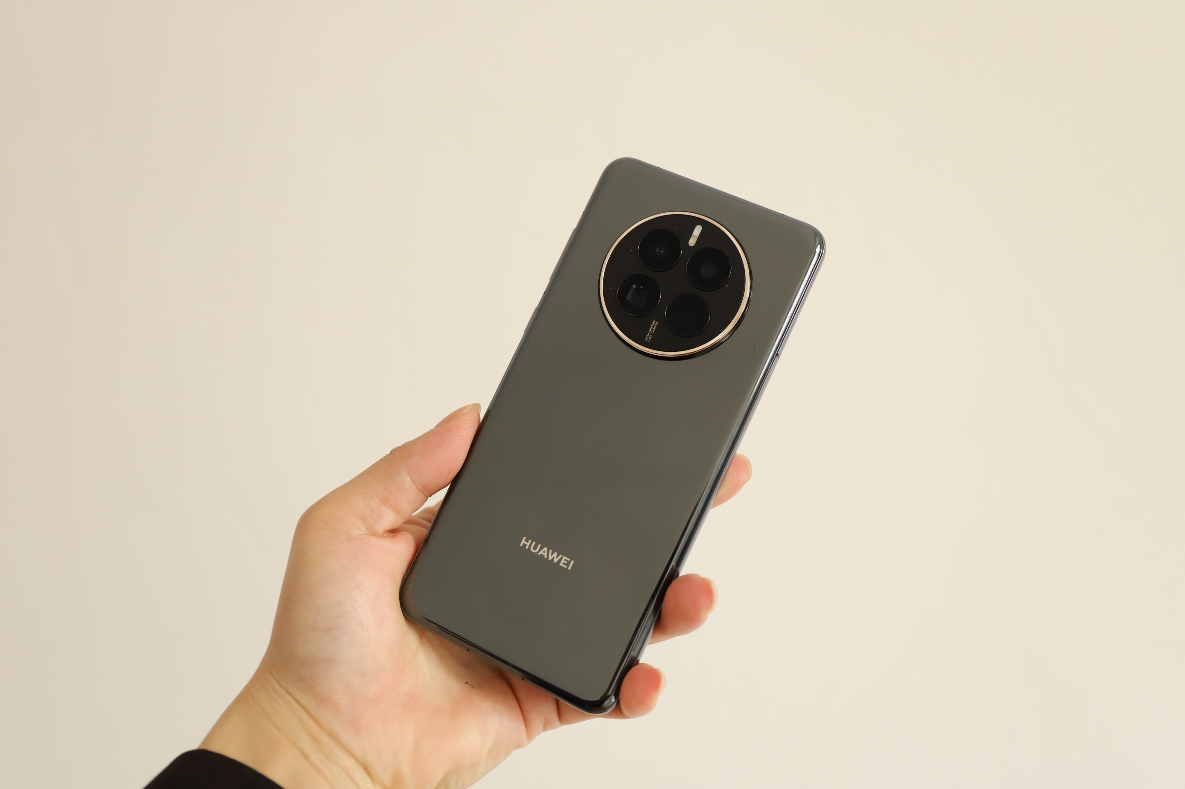 华为mate50和小米13测评,华为mate50跟小米13哪一个更好