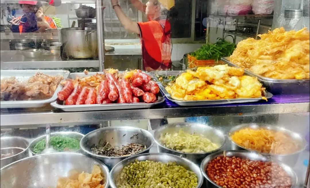 被一碗螺蛳粉耽误的夜宵宝藏,被螺蛳粉耽误的烧洋芋选手